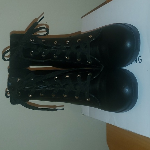 Lace up Combat Boot with platform heel - Picture 1 of 4